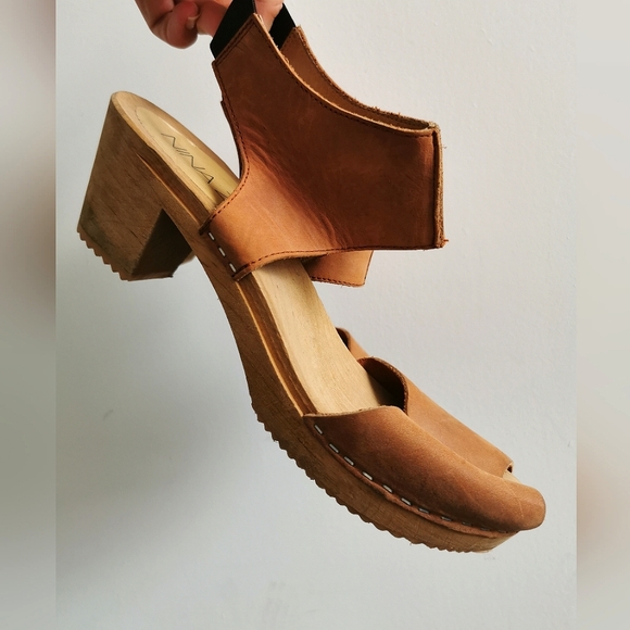 Nina Z Clogs - Picture 1 of 3